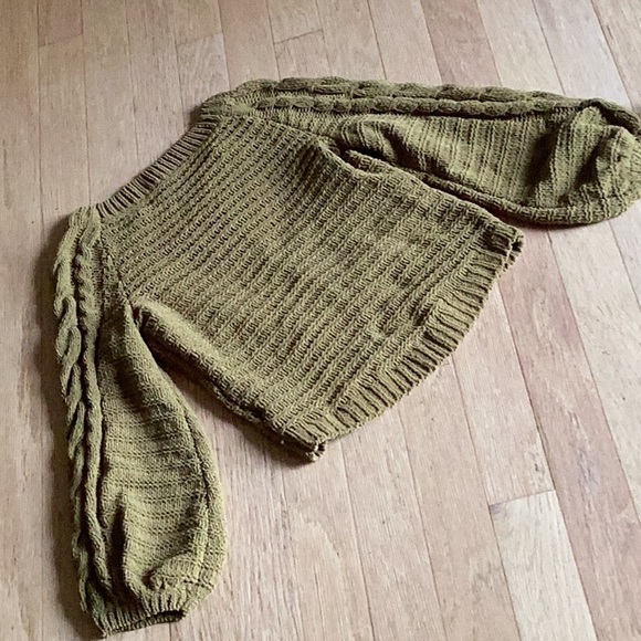 Express lightweight poly bulky knit sweater with balloon sleeves size XS - Picture 8 of 10